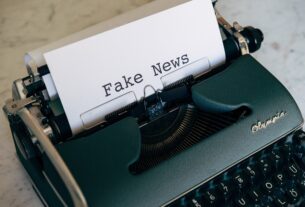 mencetak-fake-news